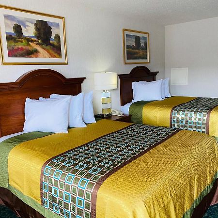 Harrisonville Inn & Suites Ngoại thất bức ảnh