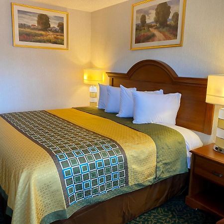 Harrisonville Inn & Suites Ngoại thất bức ảnh