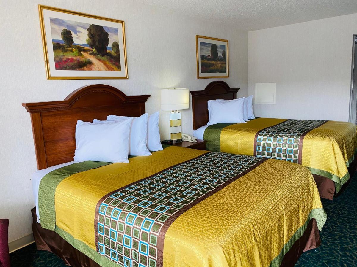 Harrisonville Inn & Suites Ngoại thất bức ảnh