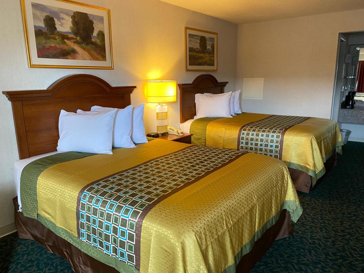 Harrisonville Inn & Suites Ngoại thất bức ảnh