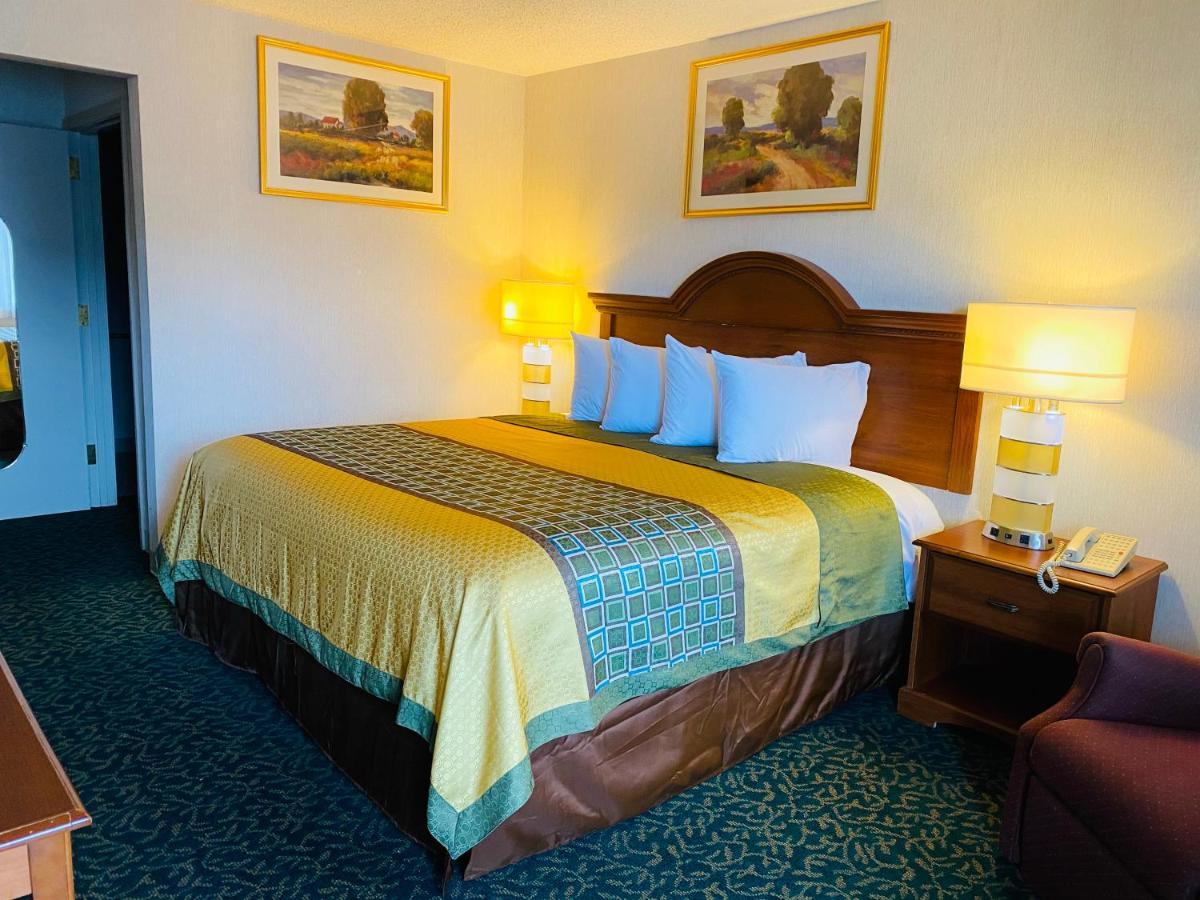 Harrisonville Inn & Suites Ngoại thất bức ảnh