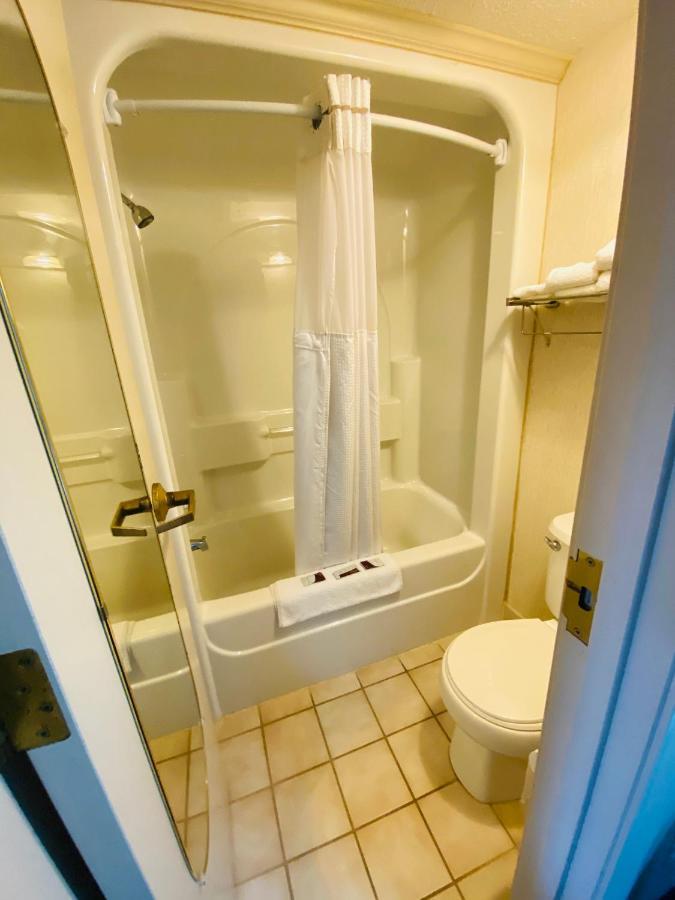 Harrisonville Inn & Suites Ngoại thất bức ảnh