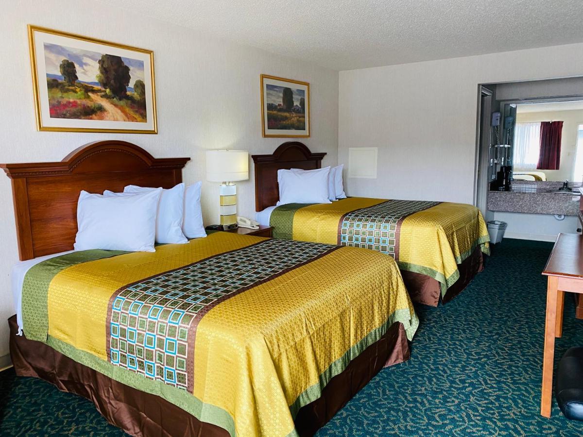 Harrisonville Inn & Suites Ngoại thất bức ảnh