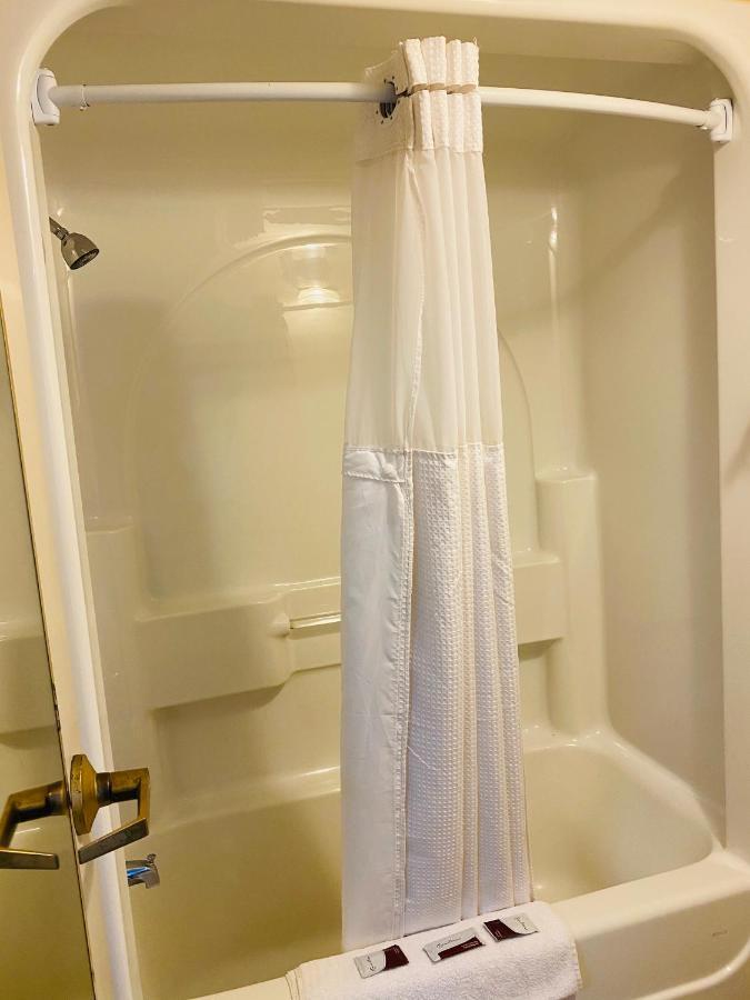 Harrisonville Inn & Suites Ngoại thất bức ảnh