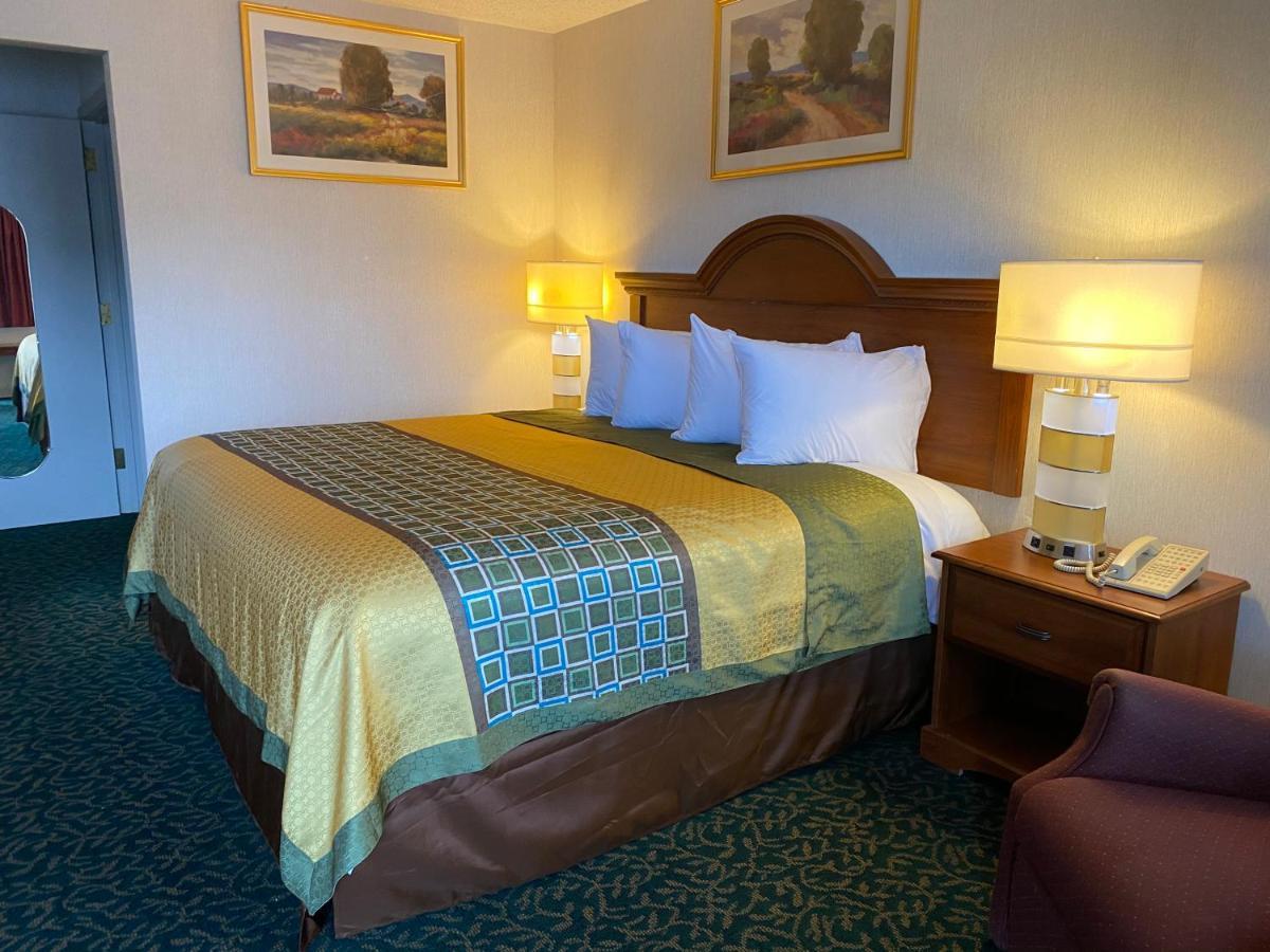 Harrisonville Inn & Suites Ngoại thất bức ảnh