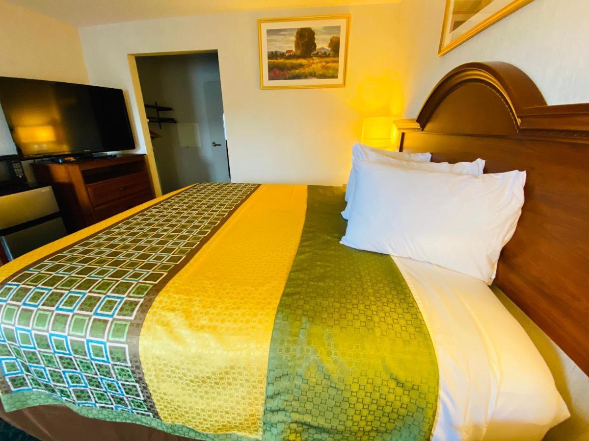 Harrisonville Inn & Suites Ngoại thất bức ảnh