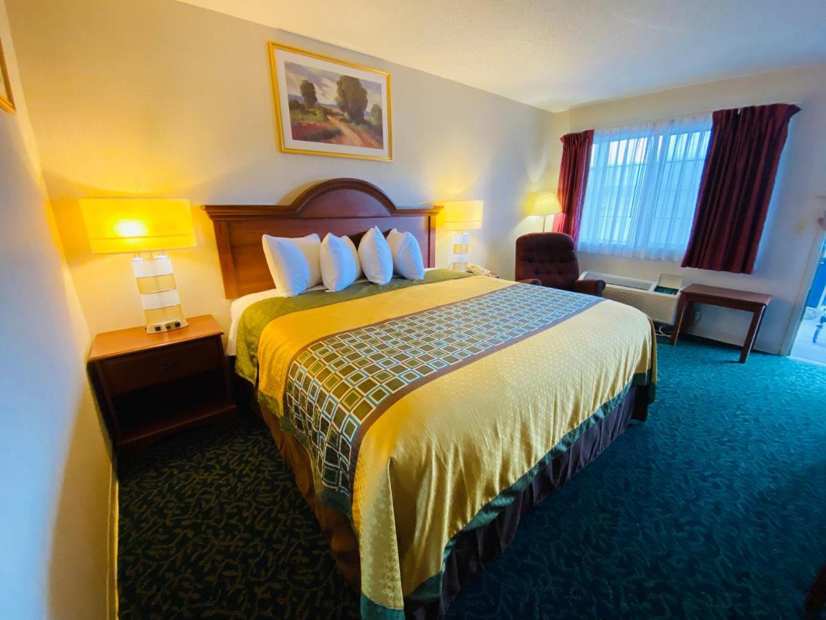 Harrisonville Inn & Suites Ngoại thất bức ảnh