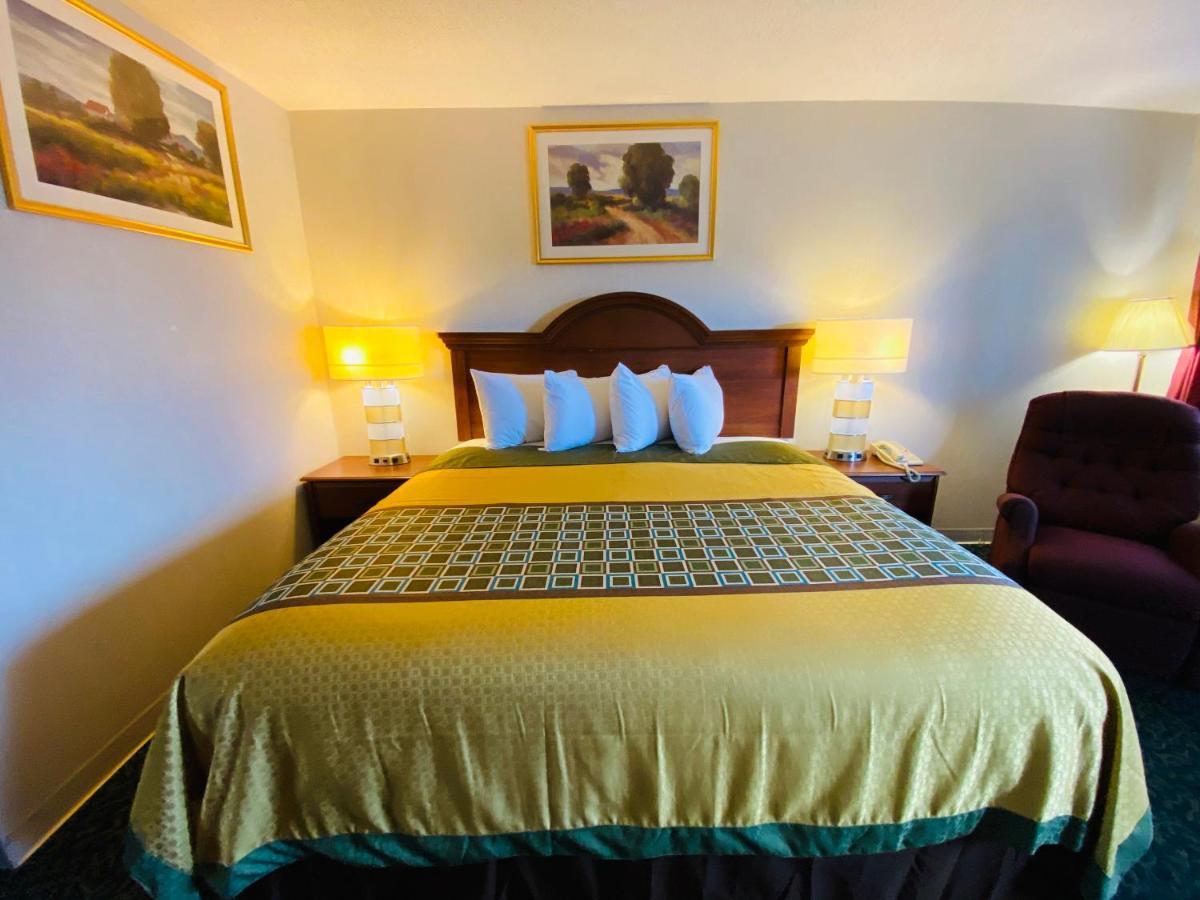 Harrisonville Inn & Suites Ngoại thất bức ảnh