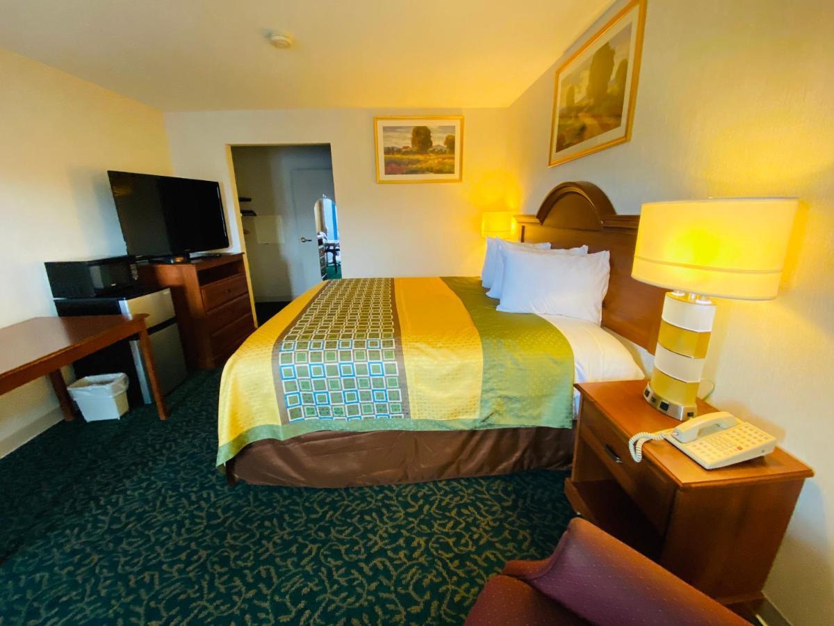 Harrisonville Inn & Suites Ngoại thất bức ảnh