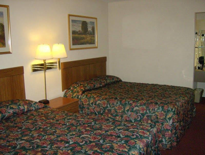 Harrisonville Inn & Suites Ngoại thất bức ảnh